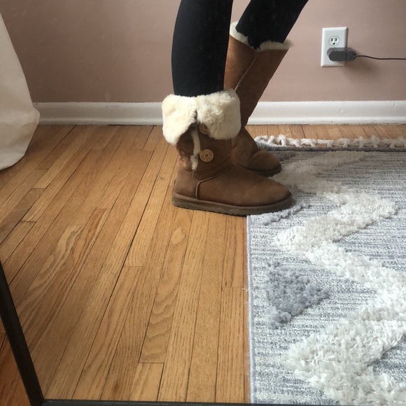 Ugg Size 8 Boots - Picture 3 of 11